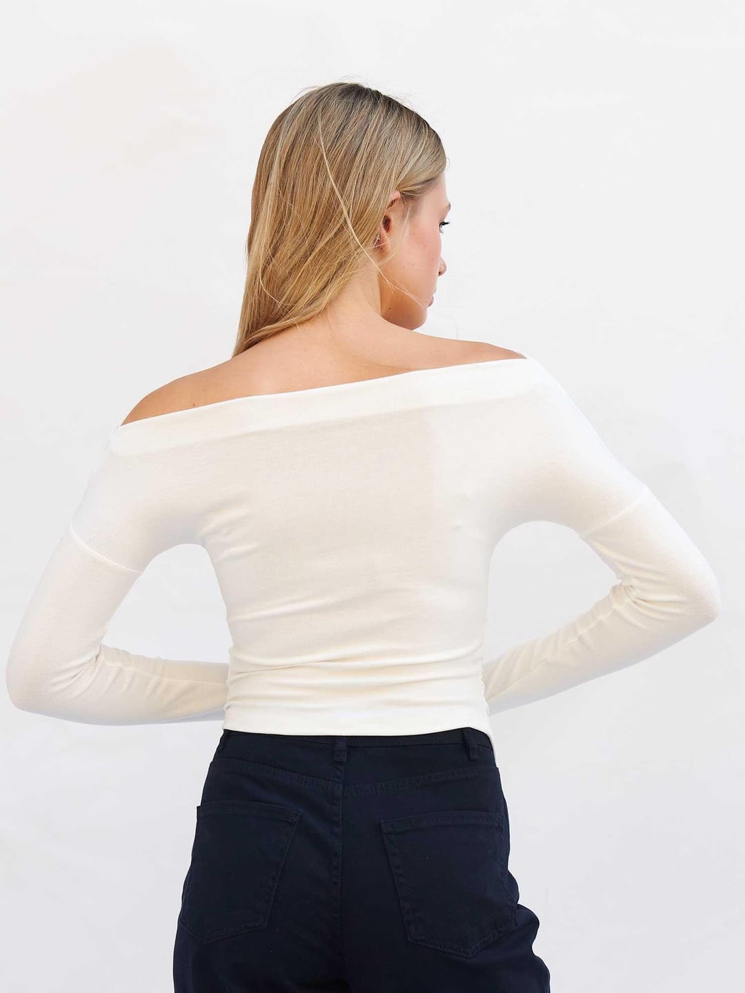 Off-White Long-Sleeve Off-Shoulder Knit Blouse with Ruching - Lefon - by Peralane - photo 3