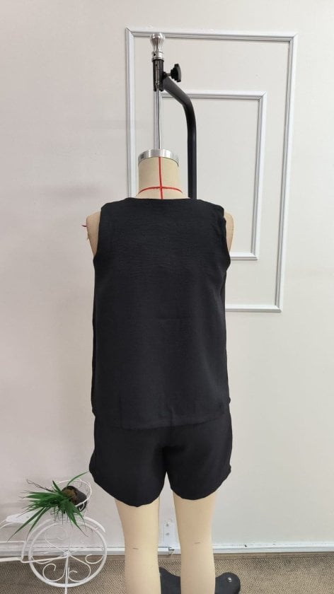 Women's Sleeveless V-Neck Blouse and High-Waisted Shorts Co-ord Set in Black - Janes - by Peralane - photo 6