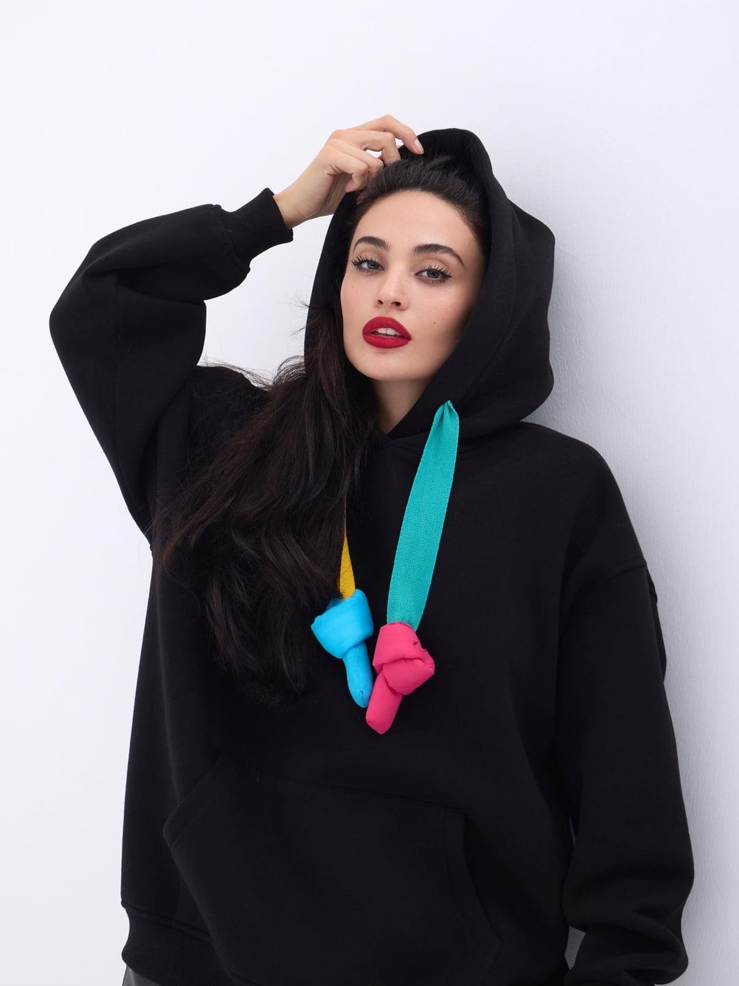 Black Pullover Hooded Sweatshirt with Multicolor Drawstrings - Fame - by Peralane - photo 5