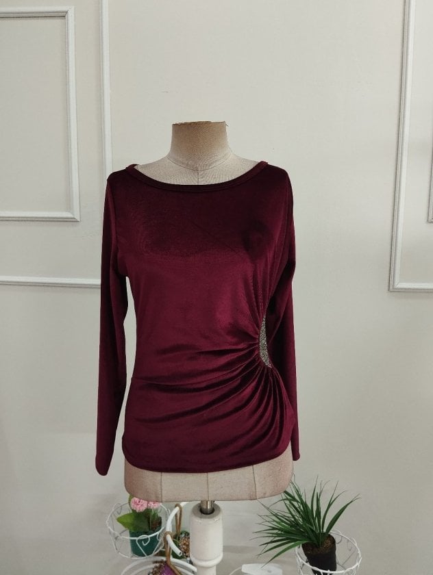 Women's Long Sleeve Velvet Blouse with Open Neckline and Rhinestone Details - Janes - by Peralane - photo 4