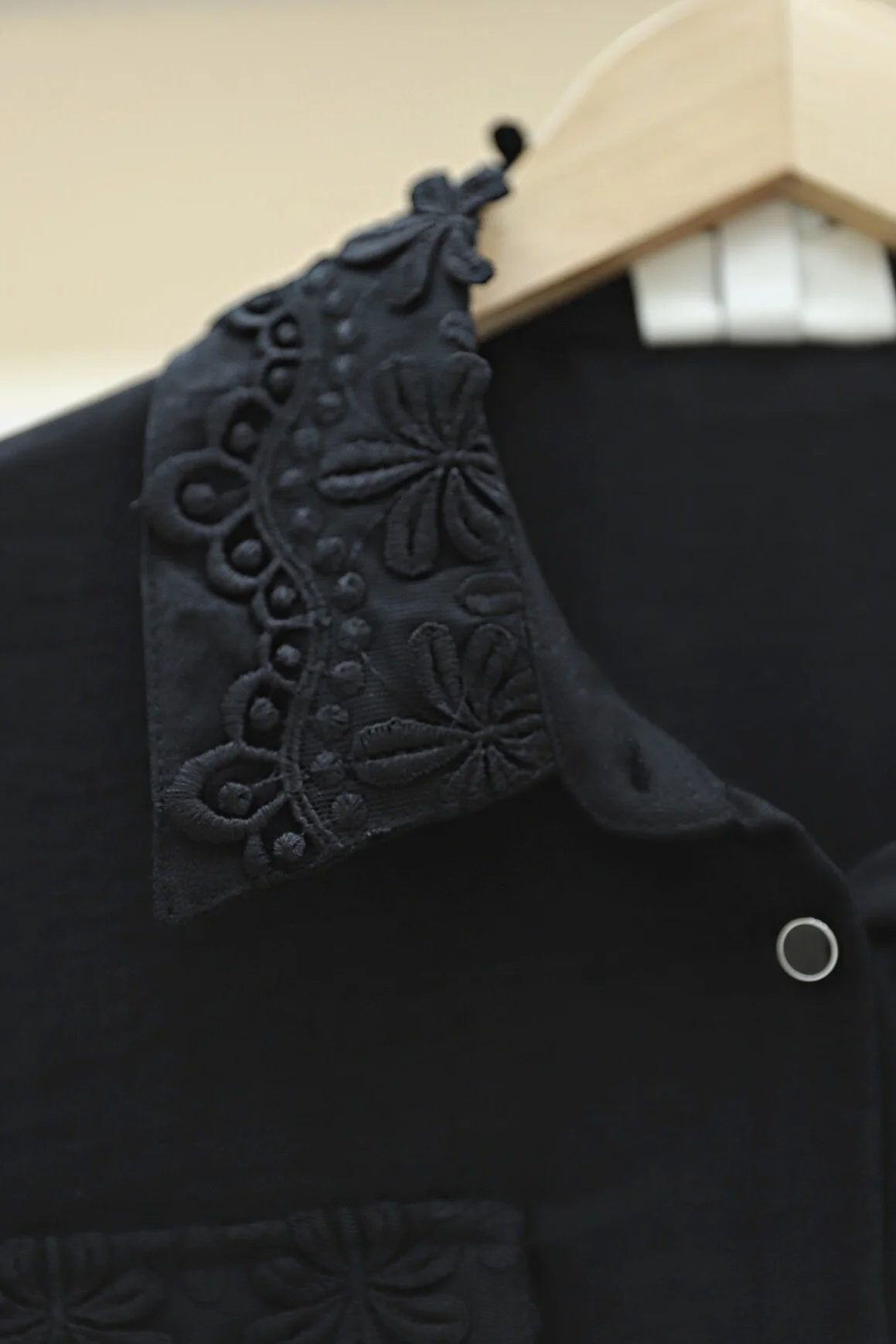 Black Lace Trim Blouse with Pointed Collar and Chest Pockets - Podyumplus - by Peralane - photo 7