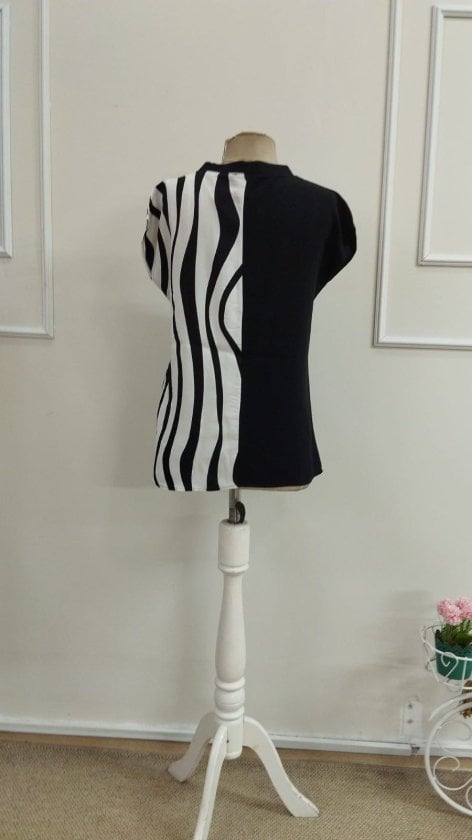 Women's Short-Sleeved Split Neck Woven Viscose Blouse - Janes - by Peralane - photo 6