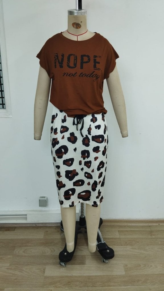 Women's Brown T-Shirt and Leopard Print Skirt Two-Piece Lounge Set - Janes - by Peralane - photo 6