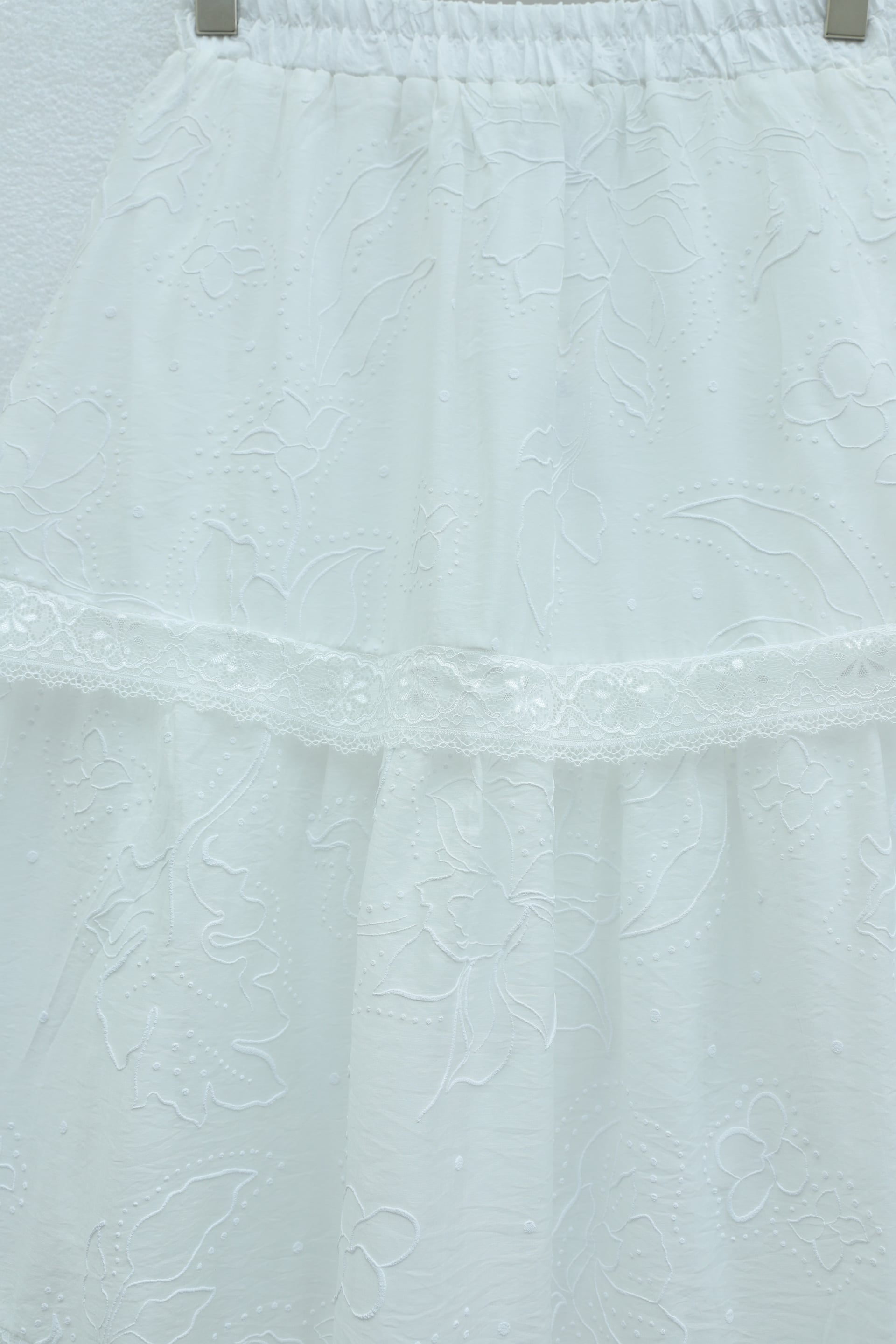White Tiered Floral Embroidered Voile Skirt with Elastic Waist - Podyumplus - by Peralane - photo 4