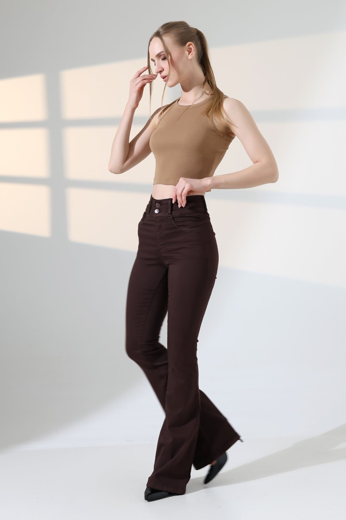 High-Waisted Flared Denim Trousers with Wide Belt, Brown, Pack of 6 - Xlove - by Peralane - photo 2