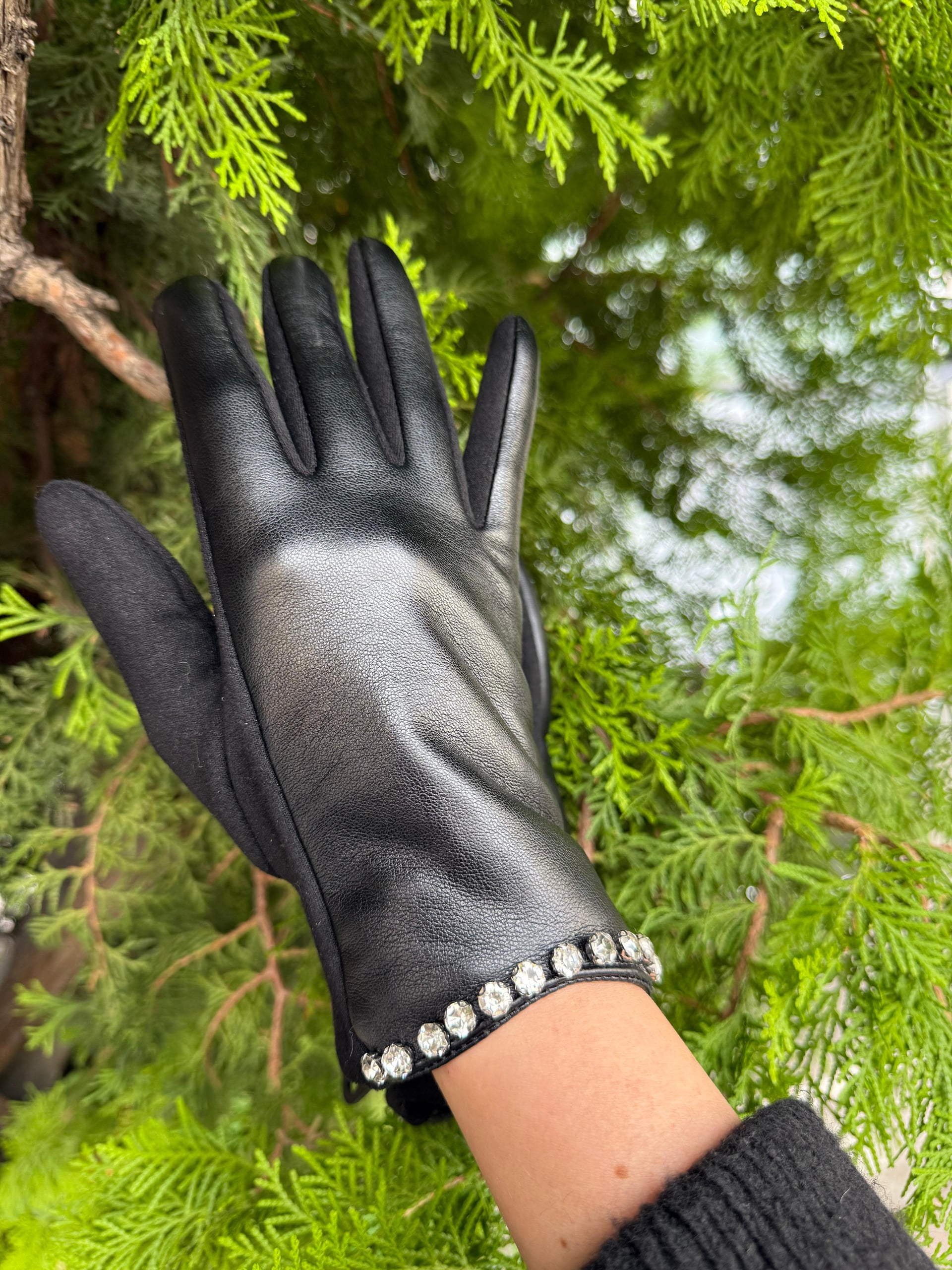 Black Leather Gloves with Rhinestone Wrist Detail - Nesvay - by Peralane - photo 2