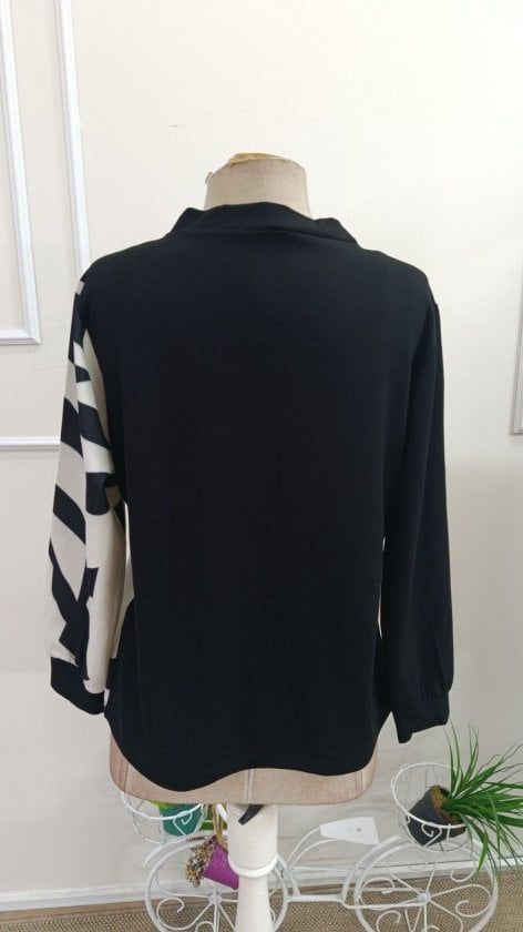 Women's Long Sleeve V-Neck Wrap Blouse with Abstract Leaf Print - Janes - by Peralane - photo 6