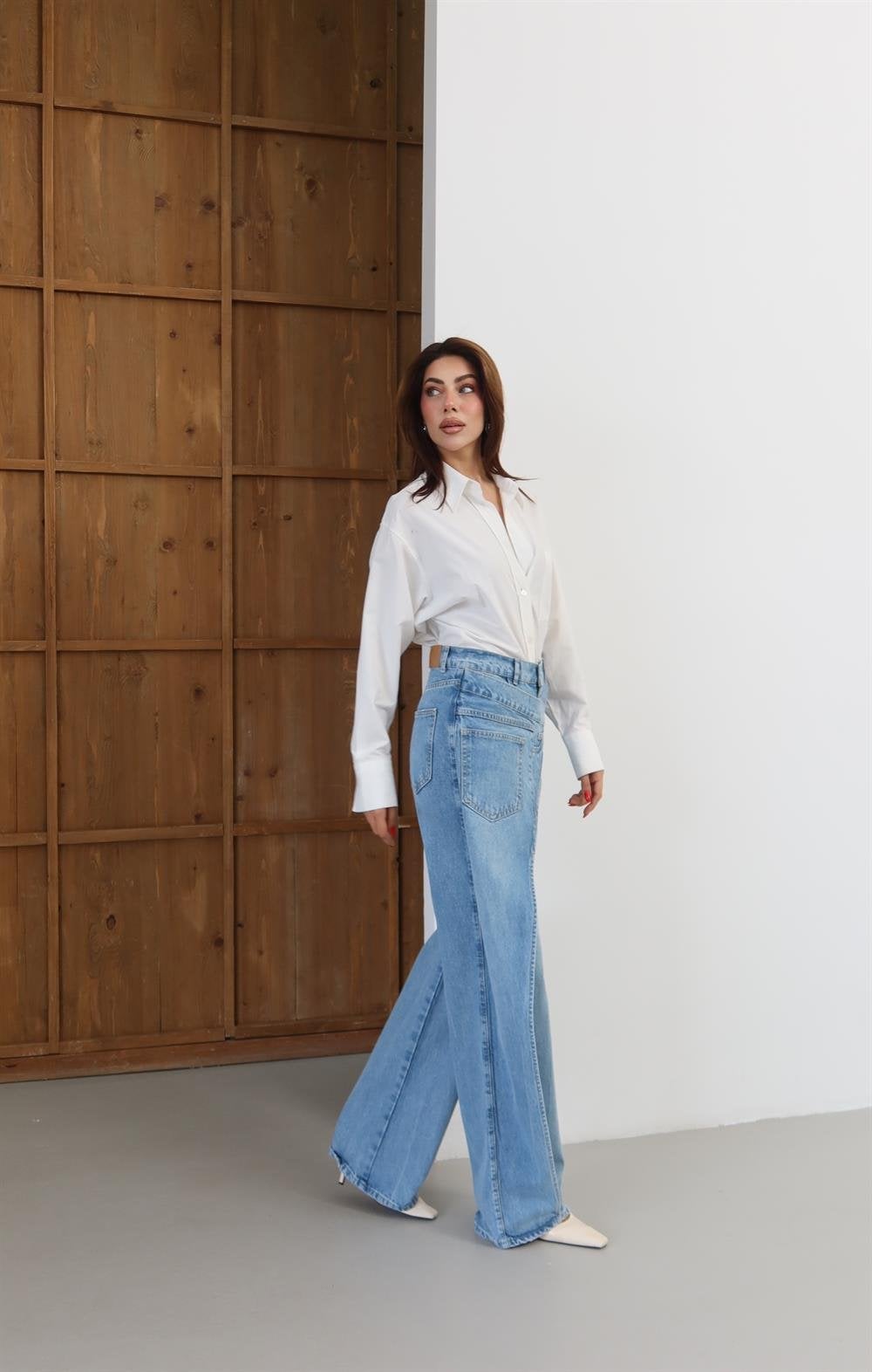 High-Waist Front Wrap Closure Blue Denim Jeans - Lacarino Jeans - by Peralane - photo 3