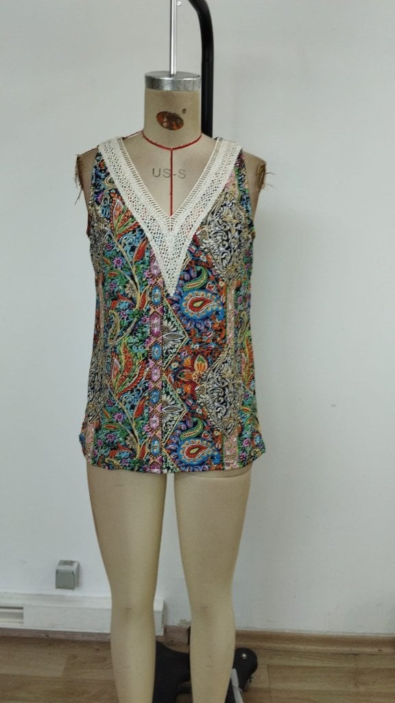 Women's Sleeveless V-Neck Lace Trim Suprem Blouse with Paisley Print - Janes - by Peralane - photo 5