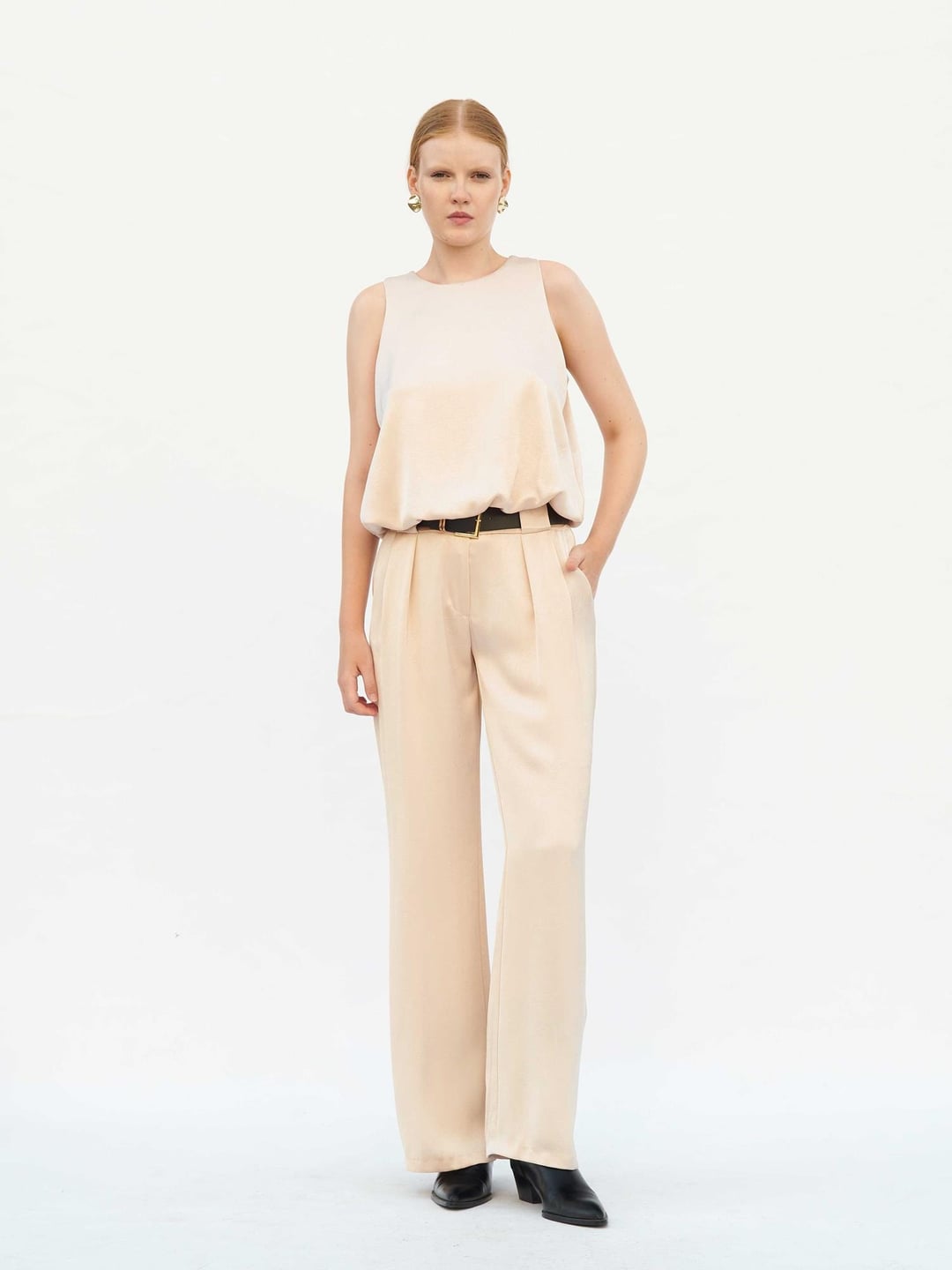 Sleeveless Satin Blouse with Round Neckline in Pale Peach - Lefon - by Peralane - photo 4