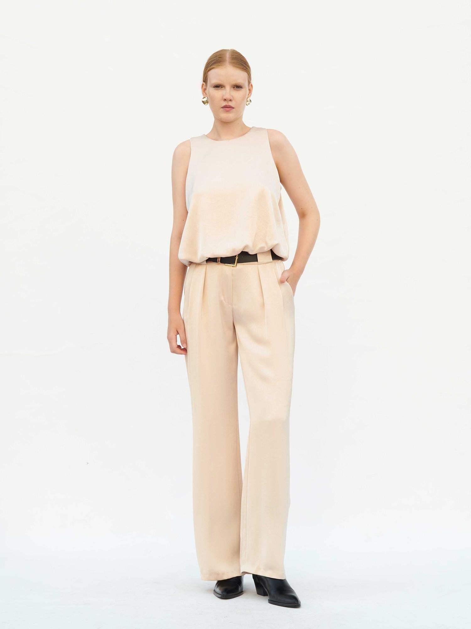 Sleeveless Satin Blouse with Round Neckline in Pale Peach - Lefon - by Peralane - photo 4