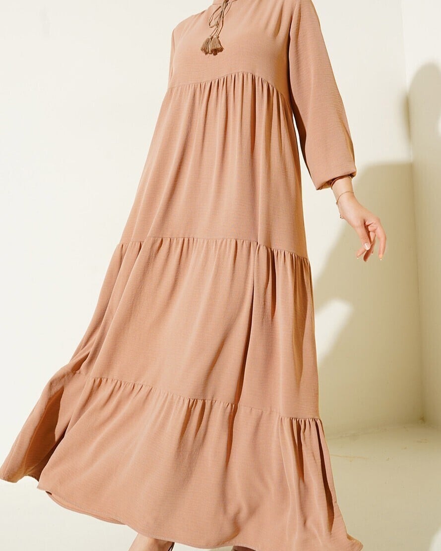 Long-Sleeved Tie-Neck Tiered Midi Dress in Vizon - Bigdart - by Peralane - photo 3