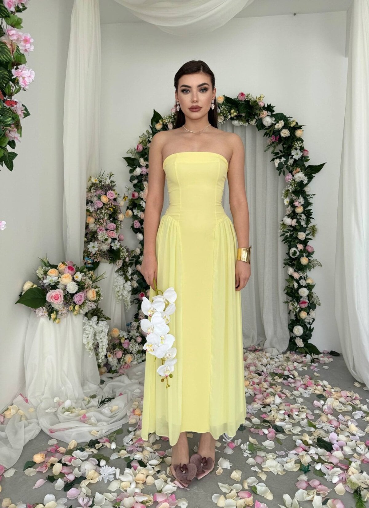 Reny Strapless Evening Gown in Pale Yellow - Etika - by Peralane - photo 8