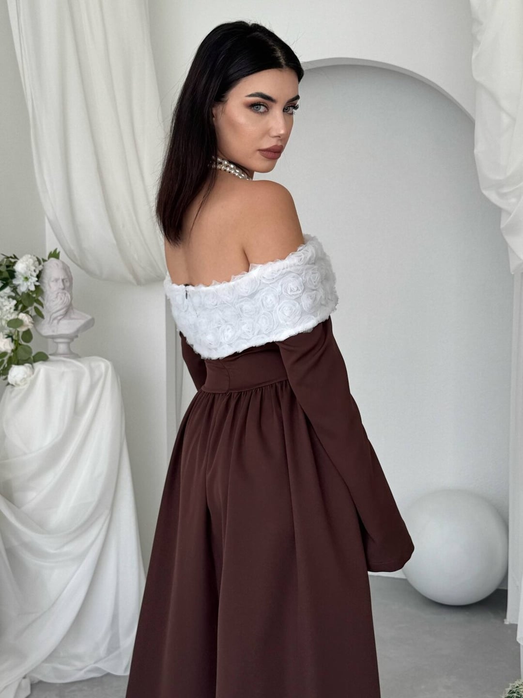 Off-Shoulder Long-Sleeve Dress in Dark Brown with Rose Pattern - Etika - by Peralane - photo 5