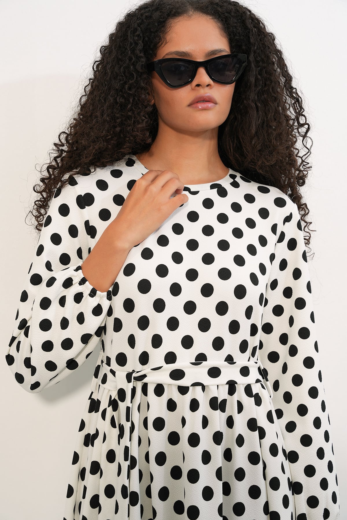Women's Long Knit Polka Dot Dress with Belt - Stone - Bigdart - by Peralane - photo 2