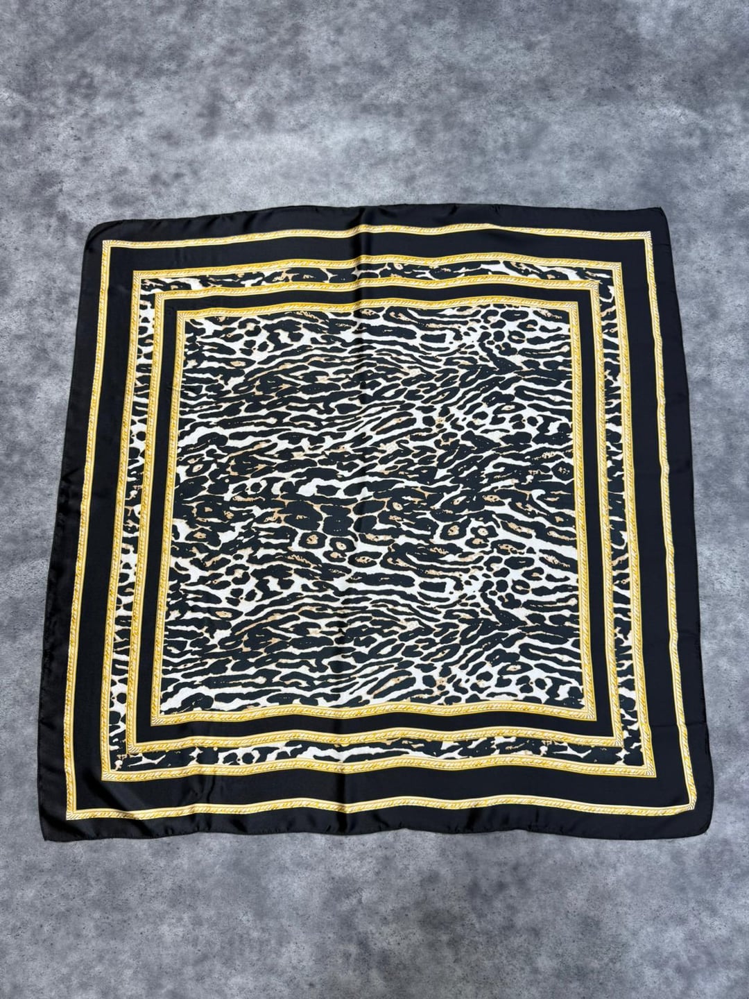 Leopard Print Bandana Scarf 90x90 cm - Nesvay - by Peralane