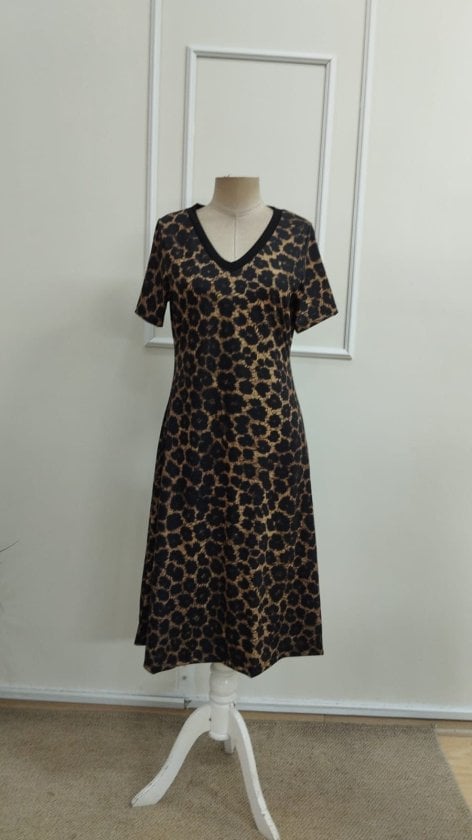 Women's Short-Sleeve V-Neck Leopard Print Midi Jersey Dress - Janes - by Peralane - photo 4