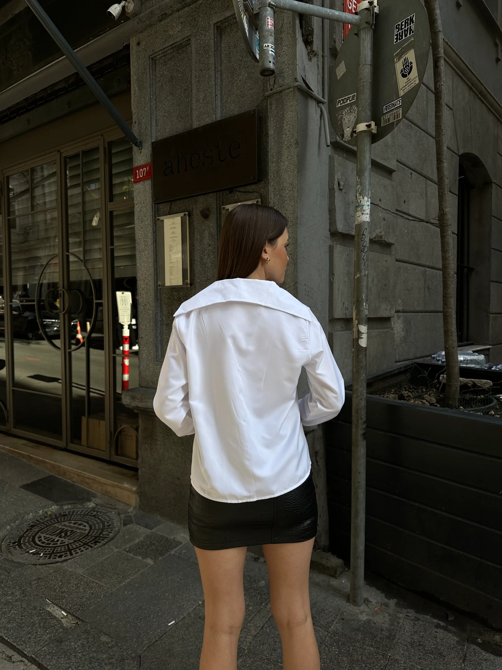 Women's White Long-Sleeve Blouse with V-Neck and Cut-Out Detail - My Bee - by Peralane - photo 5