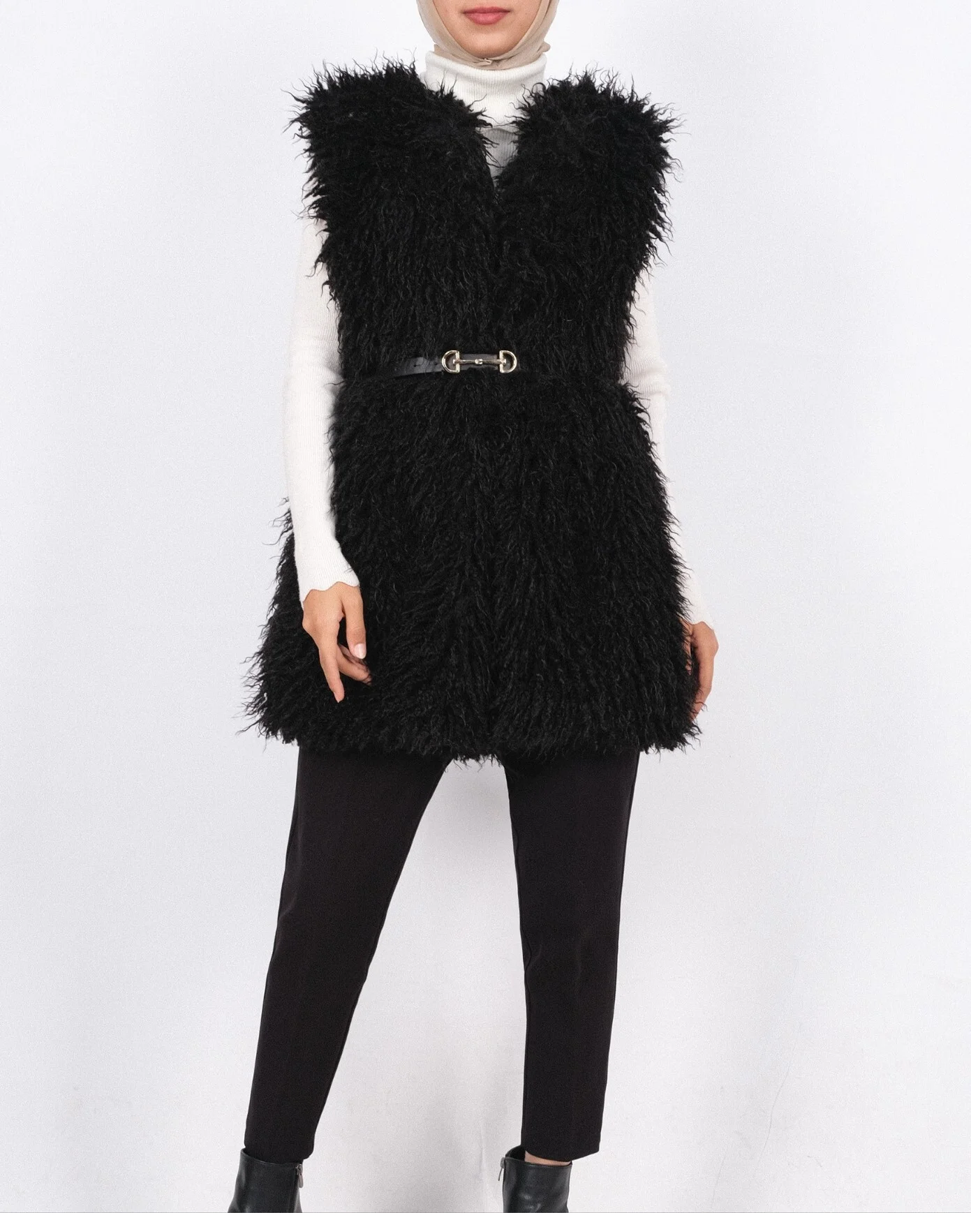 Black Faux Fur Belted Vest with Side Pockets - Podyumplus - by Peralane - photo 3