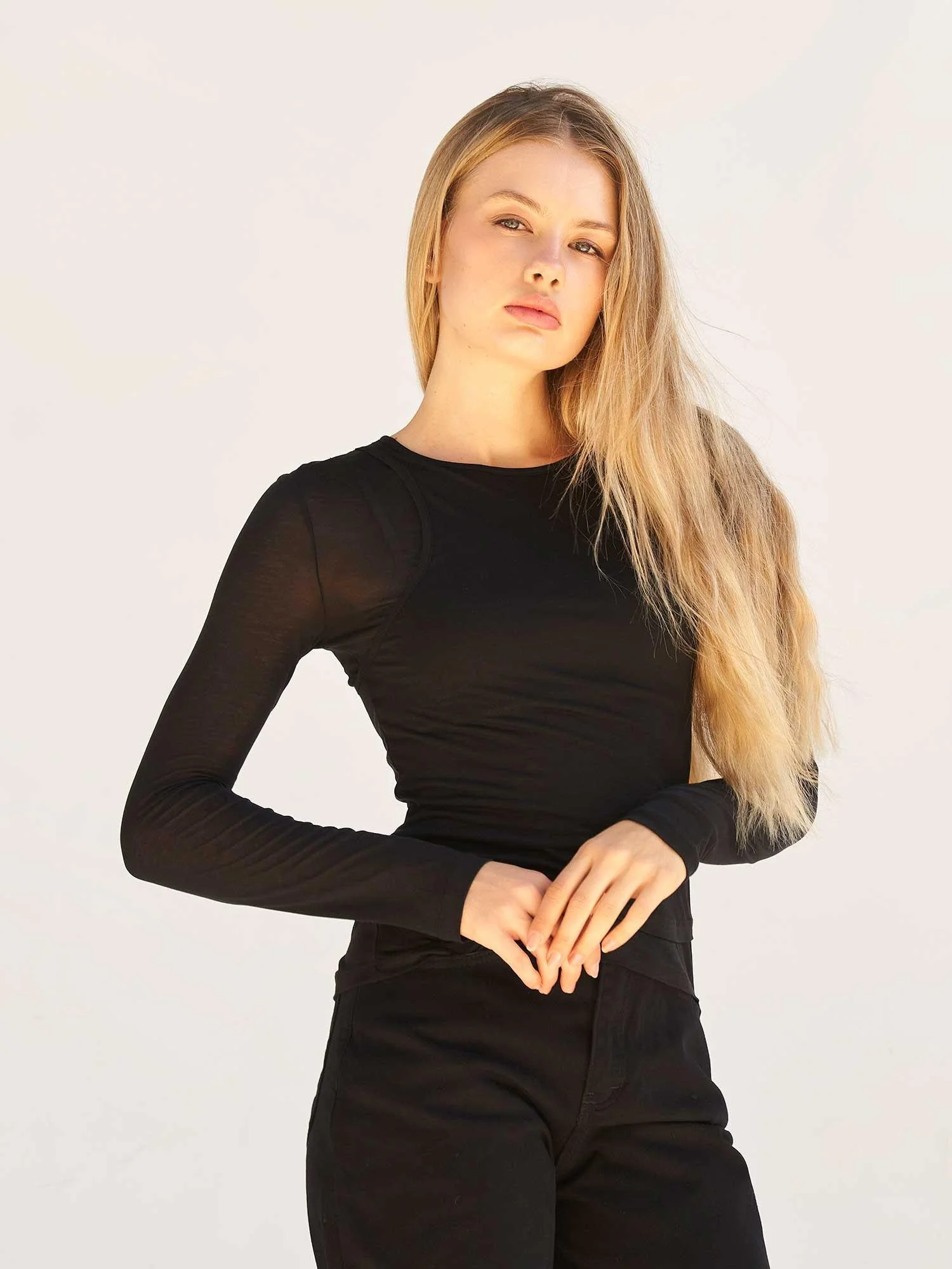 Black Long-Sleeve Sheer Crew Neck T-Shirt - Lefon - by Peralane - photo 4