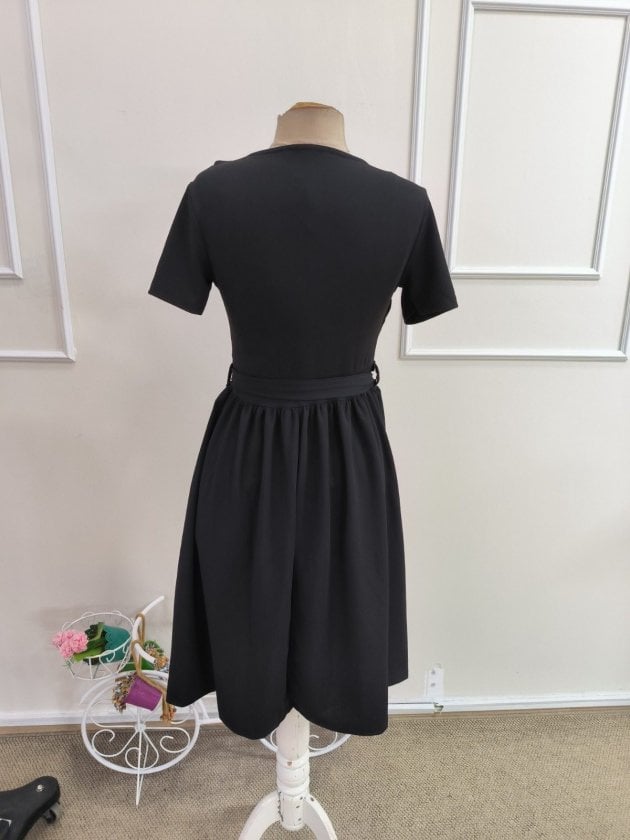 Women's Short-Sleeved Wrap Dress with Tie Waist in Black Jersey Knit - Janes - by Peralane - photo 7