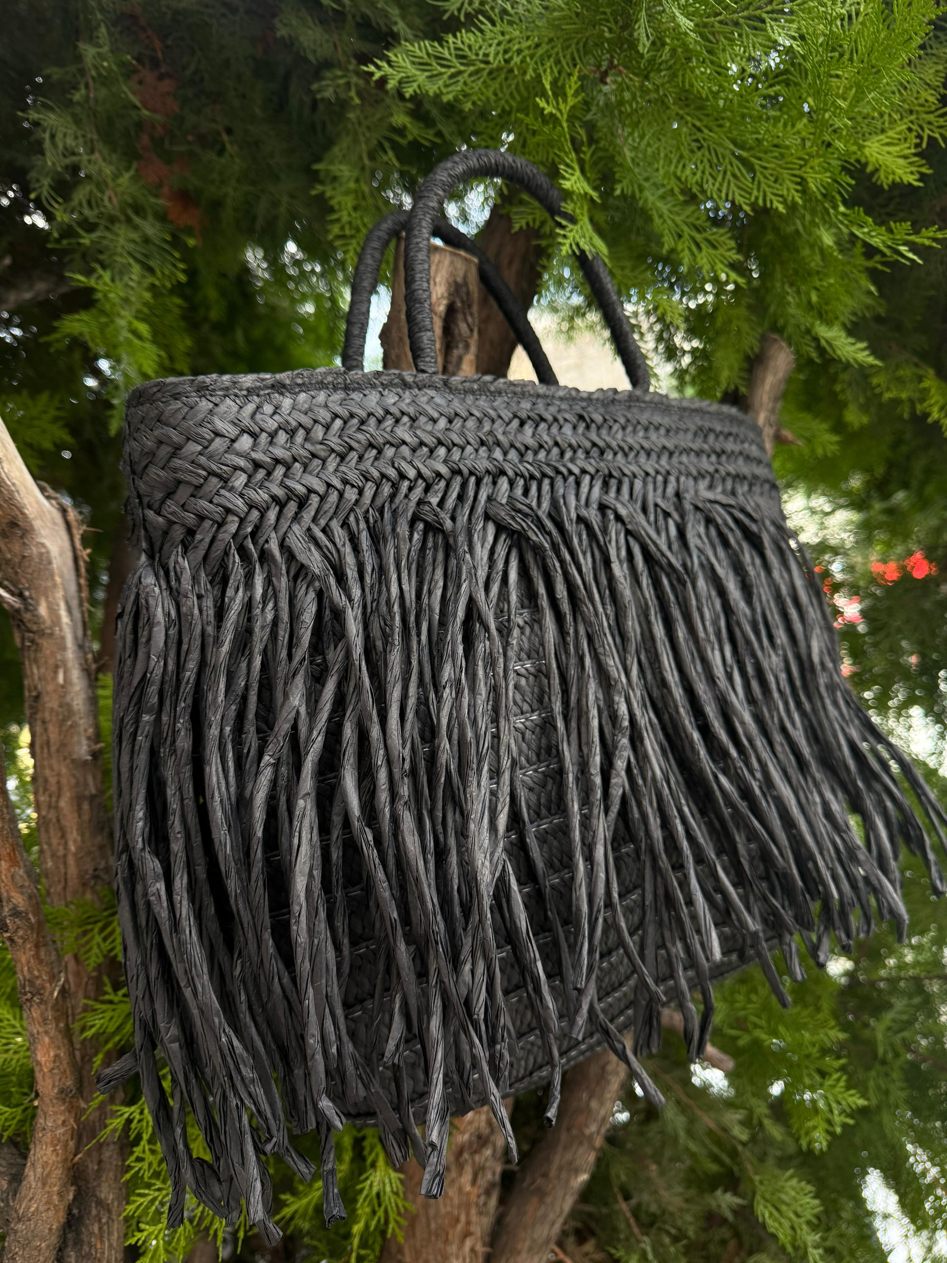 Black Woven Fringe Straw Bag with Braided Handles 41x29 cm - Nesvay - by Peralane - photo 2