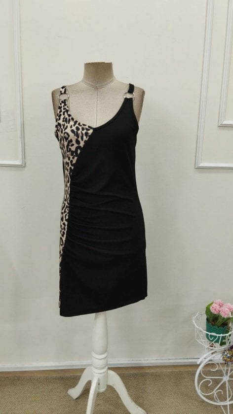 Women's Sleeveless V-Neck Asymmetric Leopard Detail Crepe Short Dress - Janes - by Peralane - photo 4