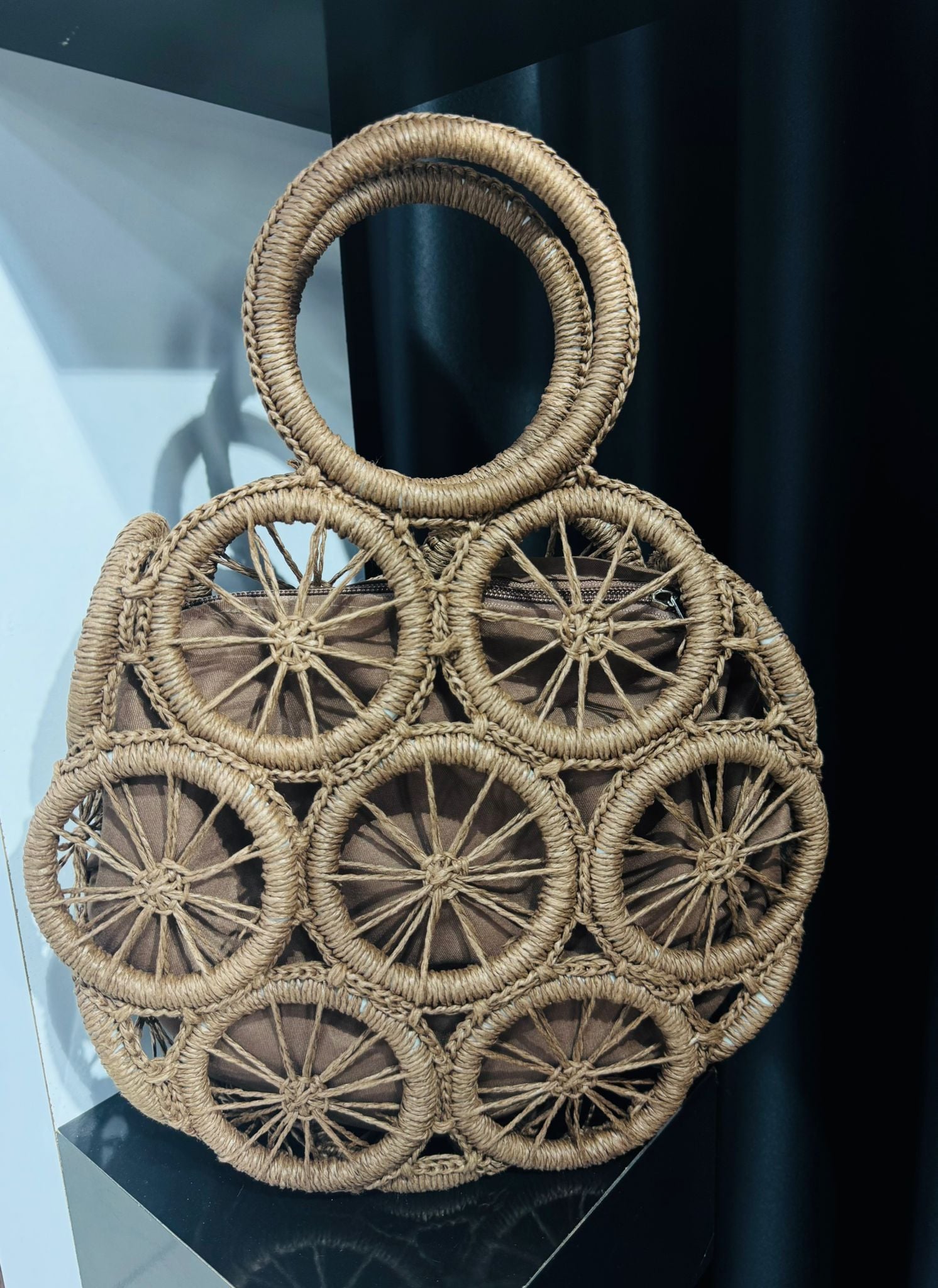 Natural Straw Tote Bag with Woven Wheel Pattern - Nesvay - by Peralane - photo 2