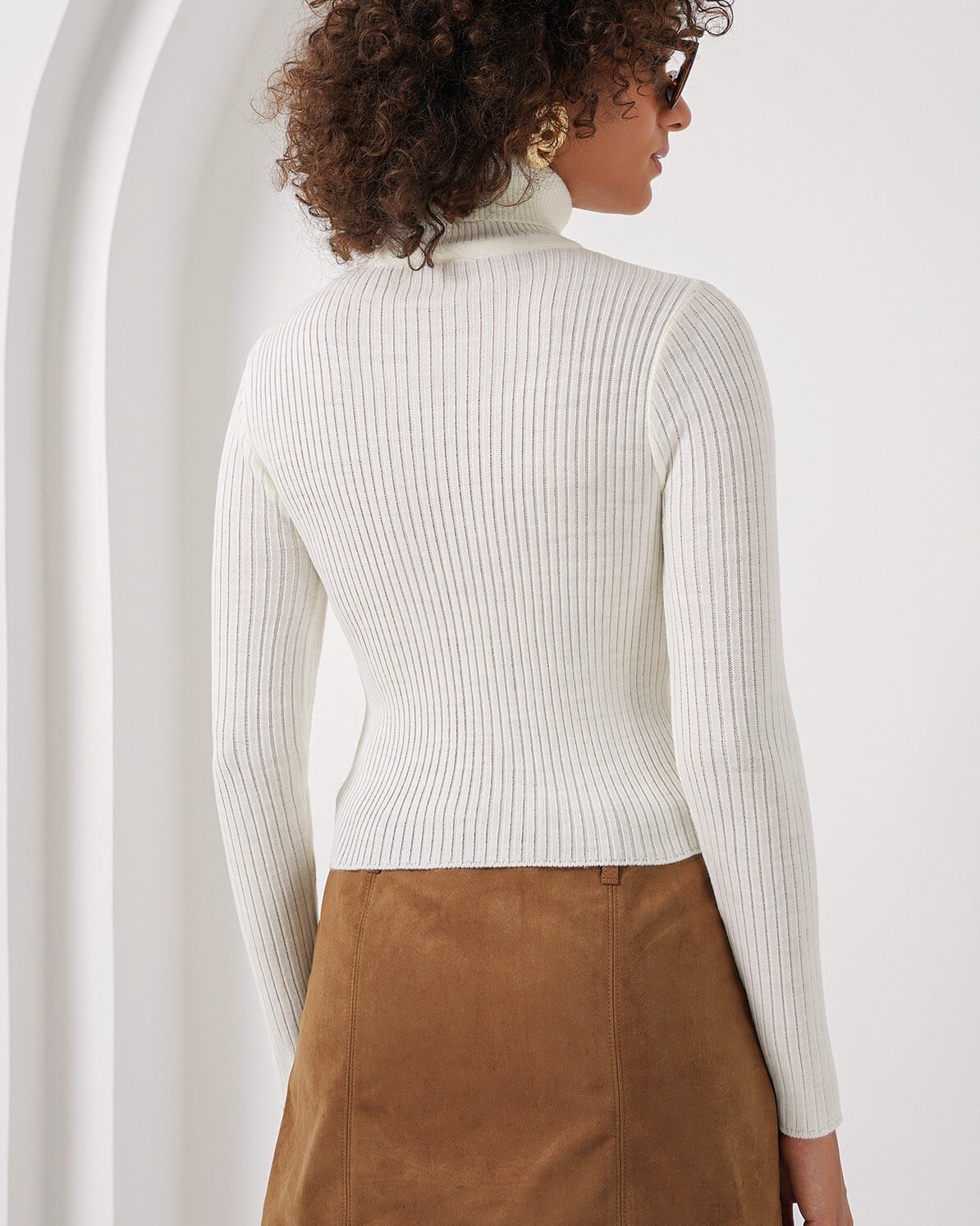 White Ribbed Turtleneck Knit Sweater - Women's - Bigdart - by Peralane - photo 4