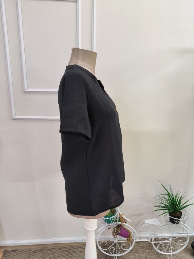 Women's Short-Sleeved V-Neck Button-Front Blouse - Janes - by Peralane - photo 3