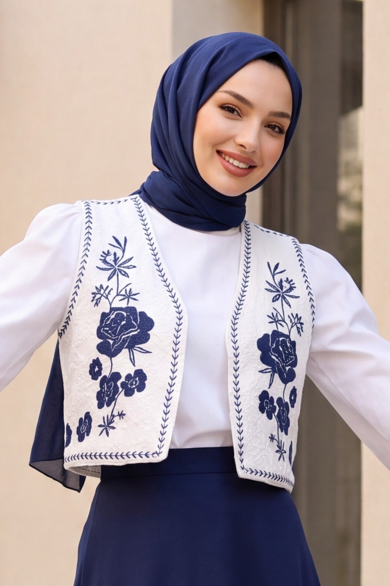 White Floral Embroidered Lined Patterned Vest - Podyumplus - by Peralane