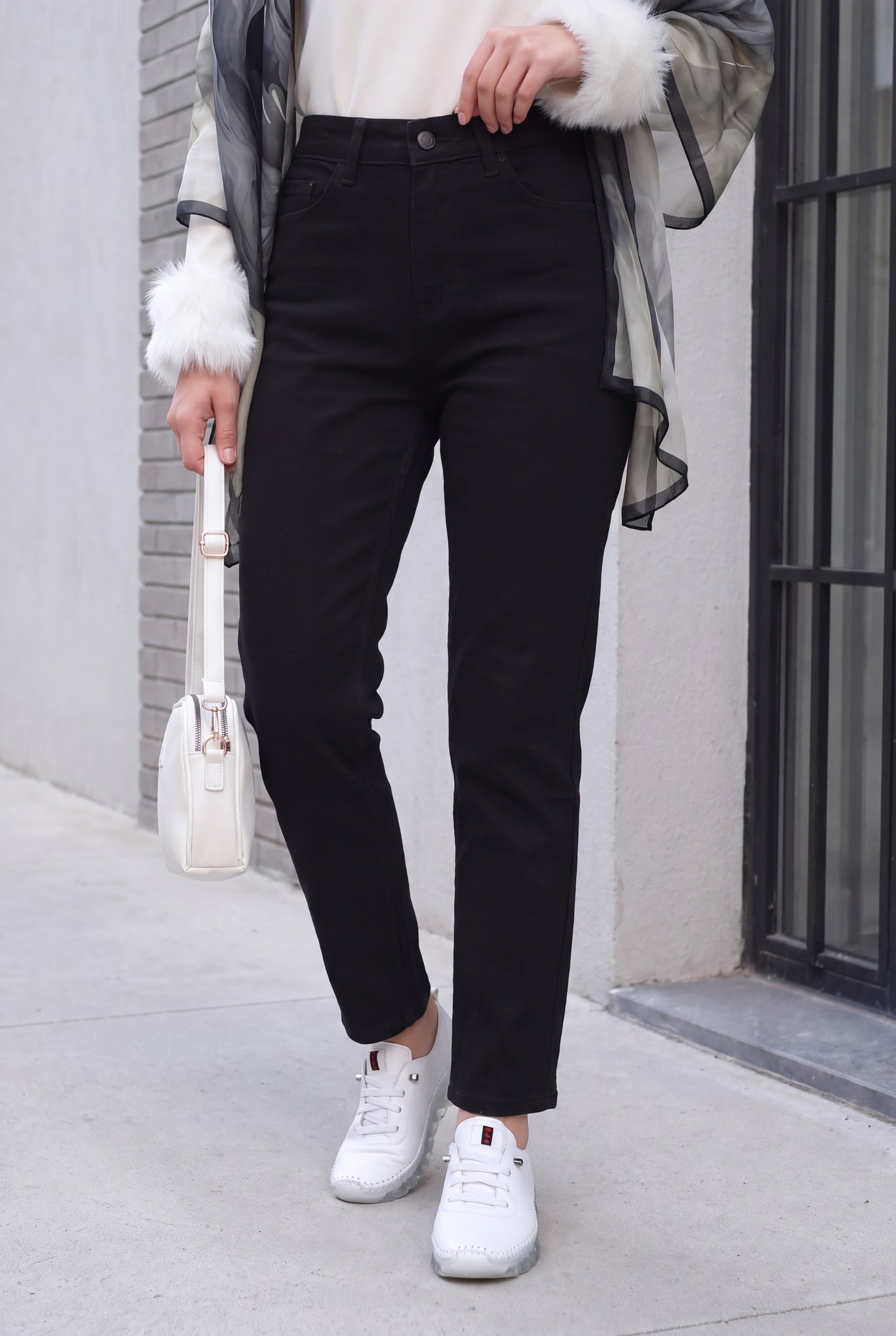 High-Waisted Straight-Leg Denim Trousers with Pockets - Black - Podyumplus - by Peralane