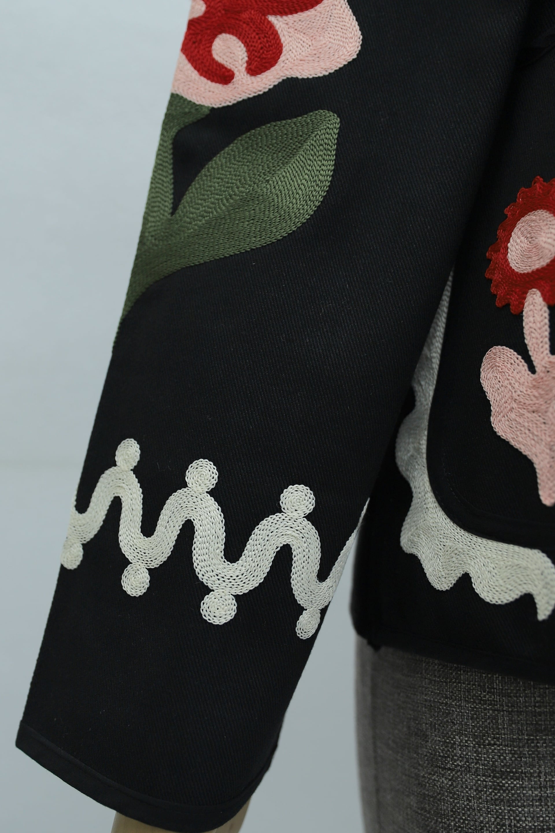 Women's Black Gabardine Jacket with Embroidered Floral Appliqué and Front Button Closure - Podyumplus - by Peralane - photo 9