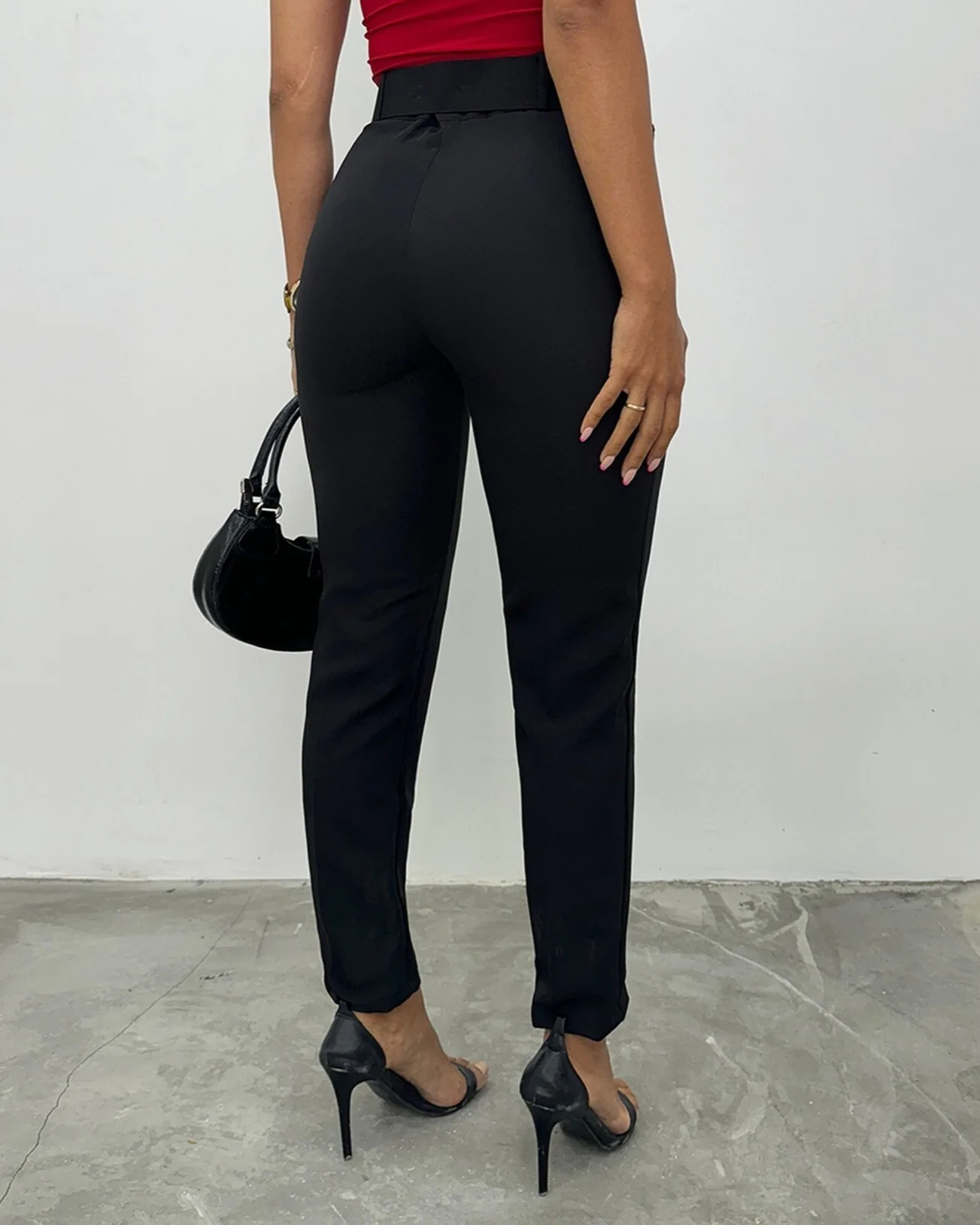 High-Waisted Black Trousers with Thick Belt - Podyumplus - by Peralane - photo 6