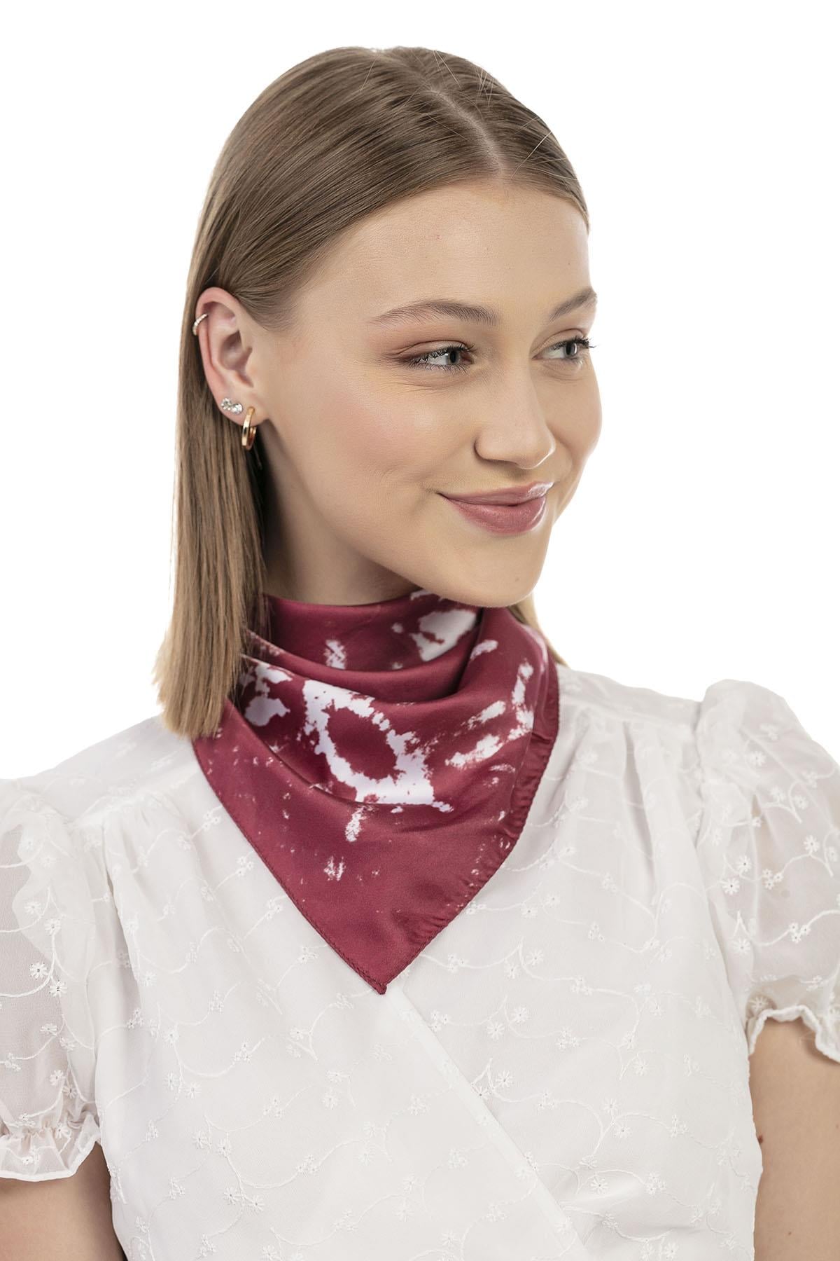 Ethnic Patterned Bordeaux Satin Bandana Scarf 50x50 cm - Nesvay - by Peralane - photo 2