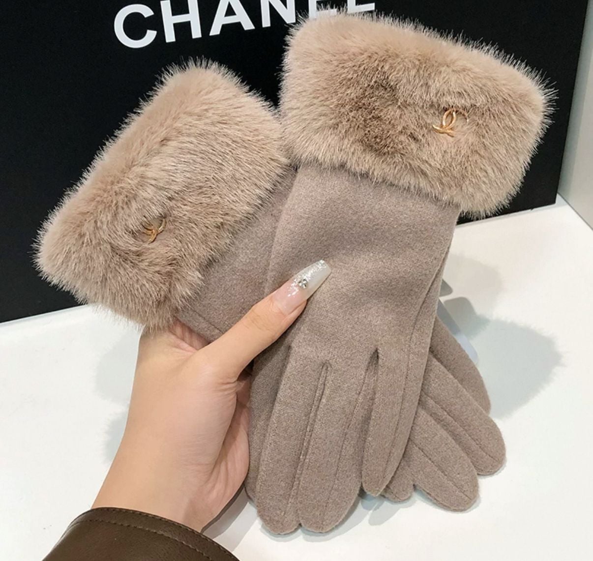 Touchscreen Gloves with Faux Fur Cuff Trim - Taupe (Pack of 4) - Nesvay - by Peralane - photo 2