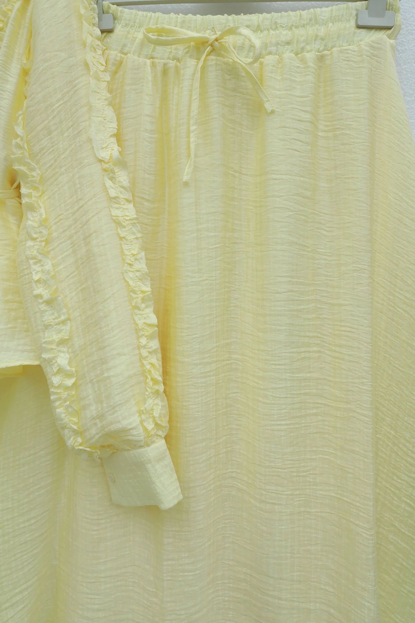 Cupra Modest Set with Tie Belt and Ruffles - Pale Yellow - Podyumplus - by Peralane - photo 7