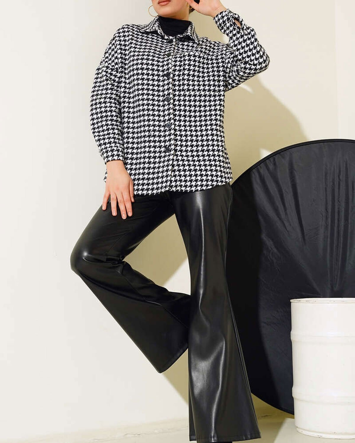 Houndstooth Patterned Button-Up Shirt - Black - Bigdart - by Peralane - photo 4