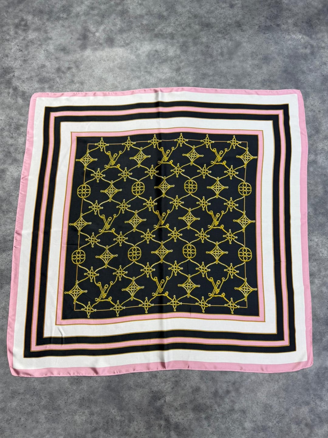 Women's Patterned Square Scarf 90x90 cm - Nesvay - by Peralane