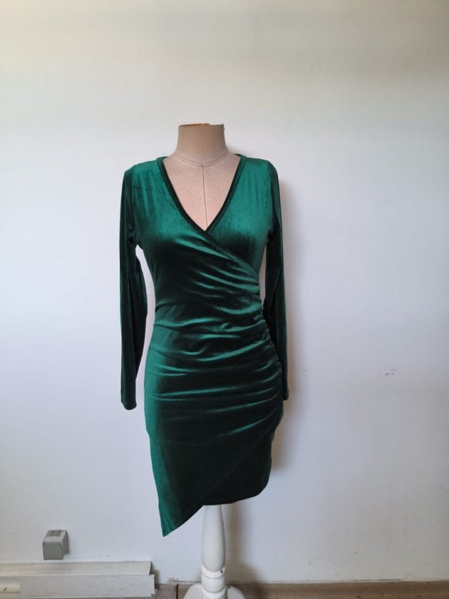 Women's Long-Sleeved Velvet Dress with Wrap V-Neck and Asymmetric Hem - Janes - by Peralane - photo 4