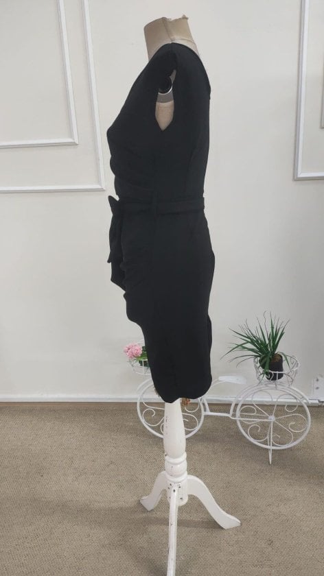 Women's Black Cap-Sleeve V-Neck Crepe Dress with Waist Sash - Janes - by Peralane - photo 9