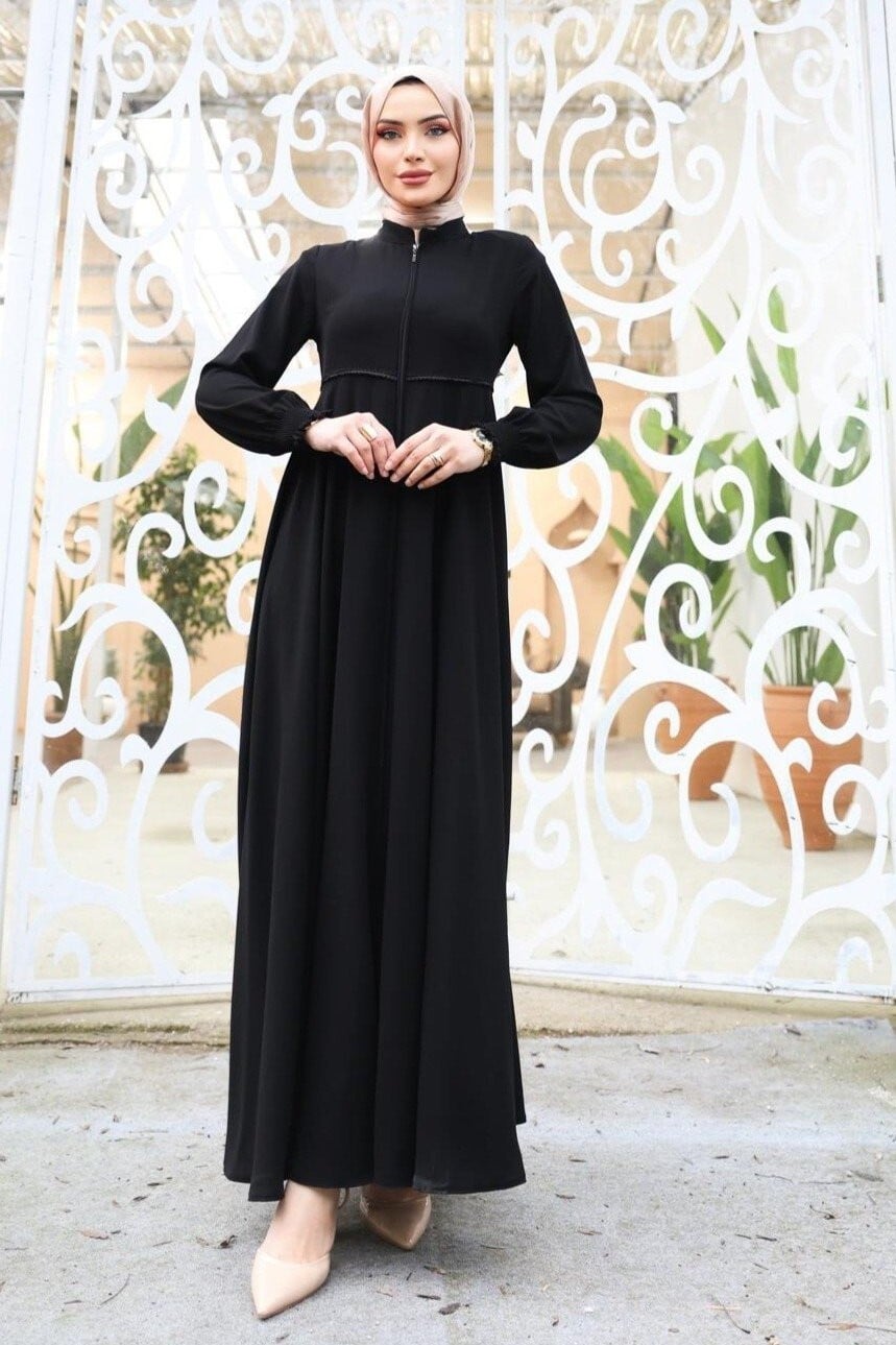 Black Scalloped Waist Abaya with Padded Shoulders and Elasticated Cuffs - Podyumplus - by Peralane