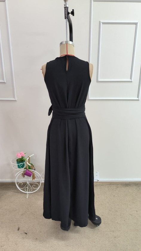 Women's Sleeveless Black Midi Dress with Self-Tie Belt - Janes - by Peralane - photo 7