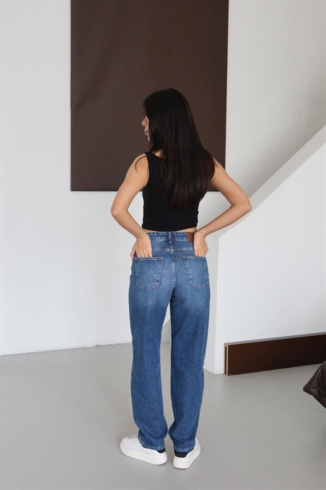 Mid-Rise Straight Leg Blue Denim Jeans - Lacarino Jeans - by Peralane - photo 6