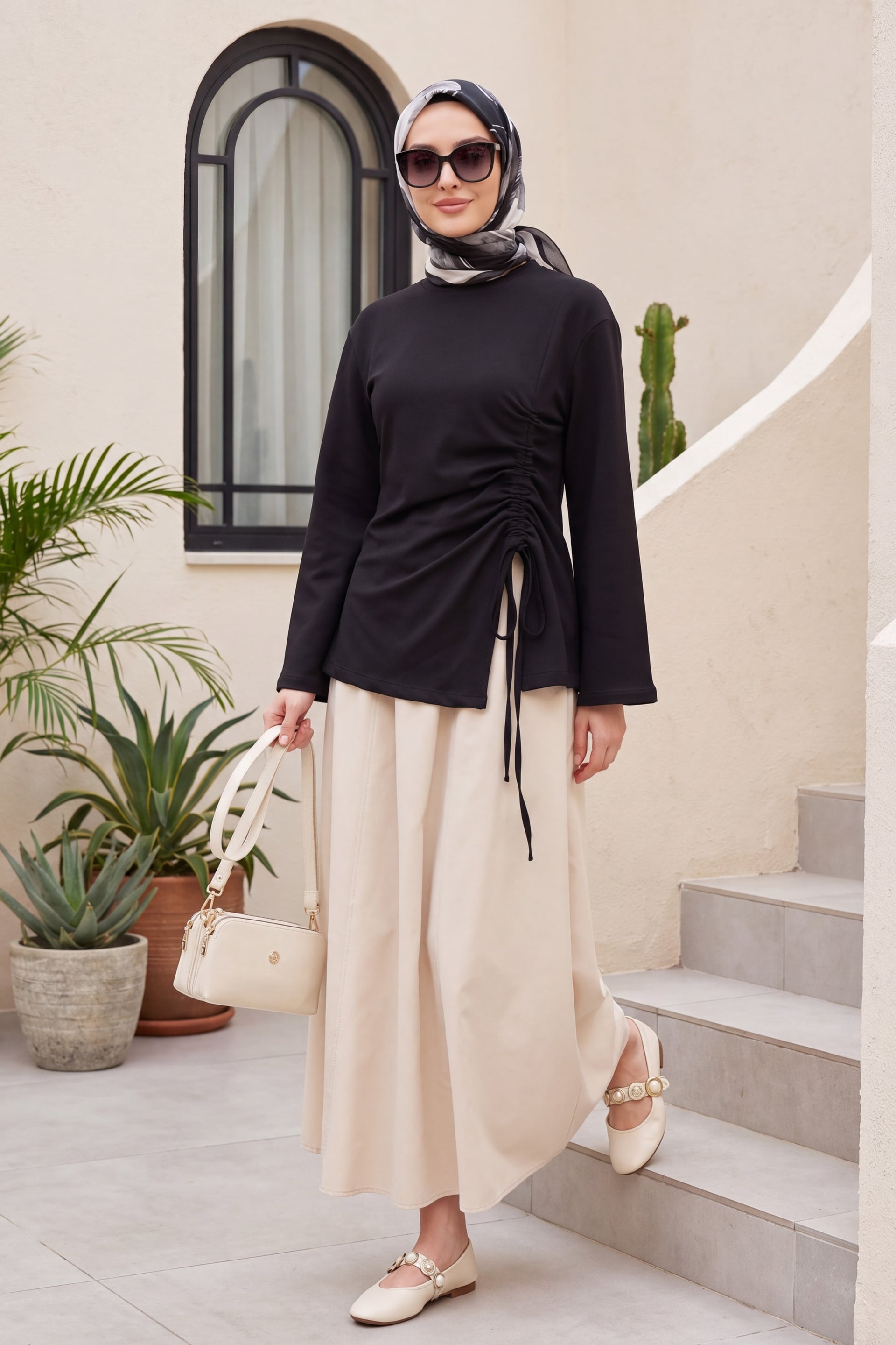 Black Asymmetric Drawstring Sweatshirt with Slim Fit - Podyumplus - by Peralane - photo 4