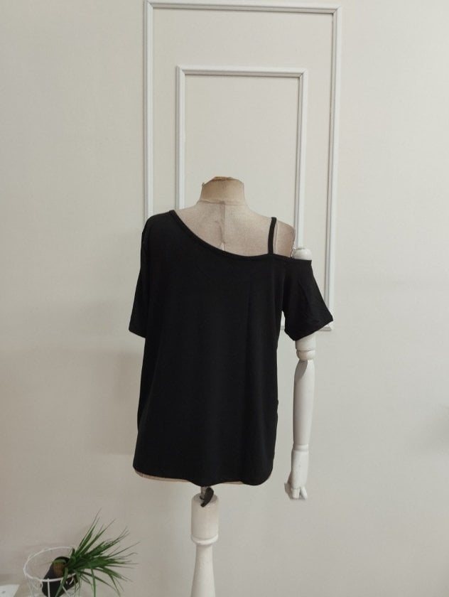 Women's Black Off-Shoulder Short-Sleeve T-Shirt with Gold Ring Detail - Janes - by Peralane - photo 5