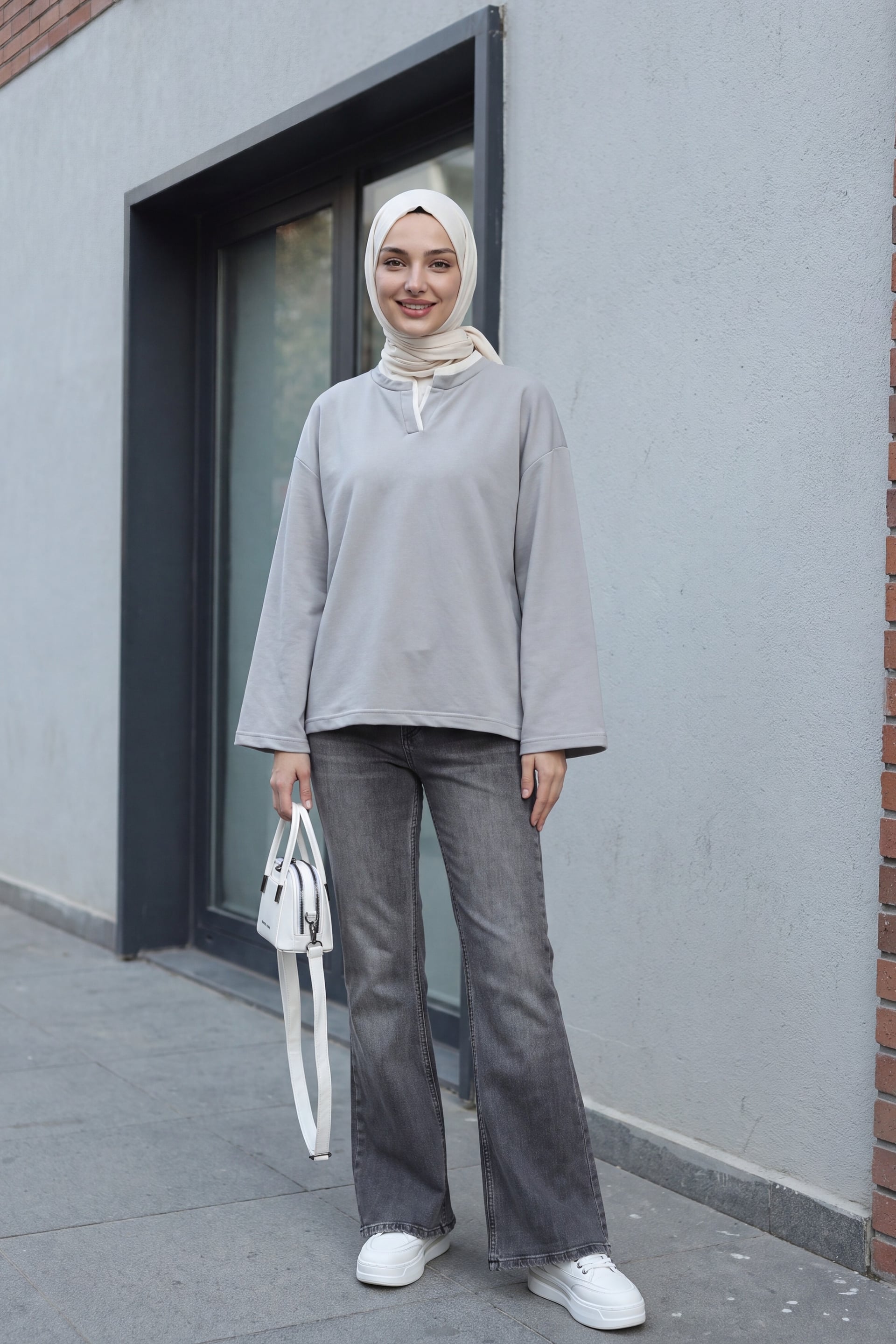 Women's Faded Grey Flared Denim Jeans with Pockets and Zip Fly - Podyumplus - by Peralane - photo 3