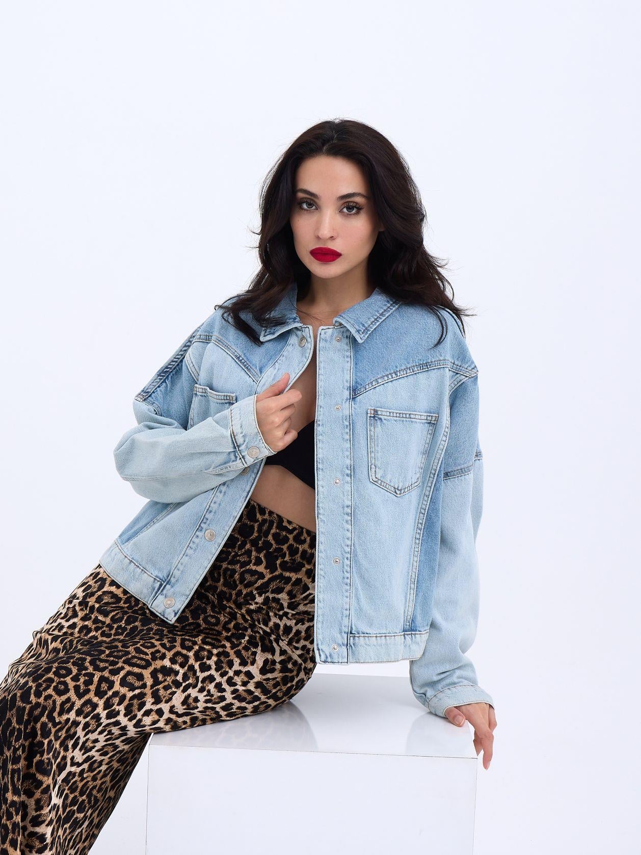 Women's Light Blue Denim Jacket with Collar and Chest Pockets - Fame - by Peralane - photo 4