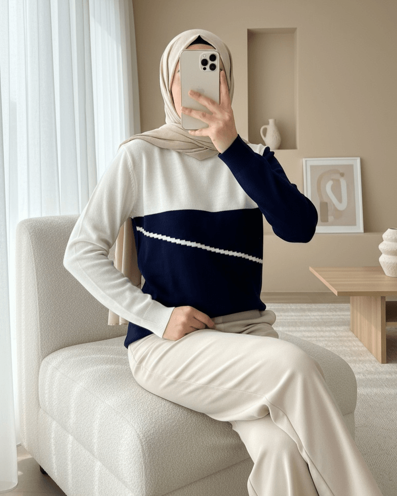 Color-Block Crew Neck Knit Sweater - Navy Blue - Podyumplus - by Peralane