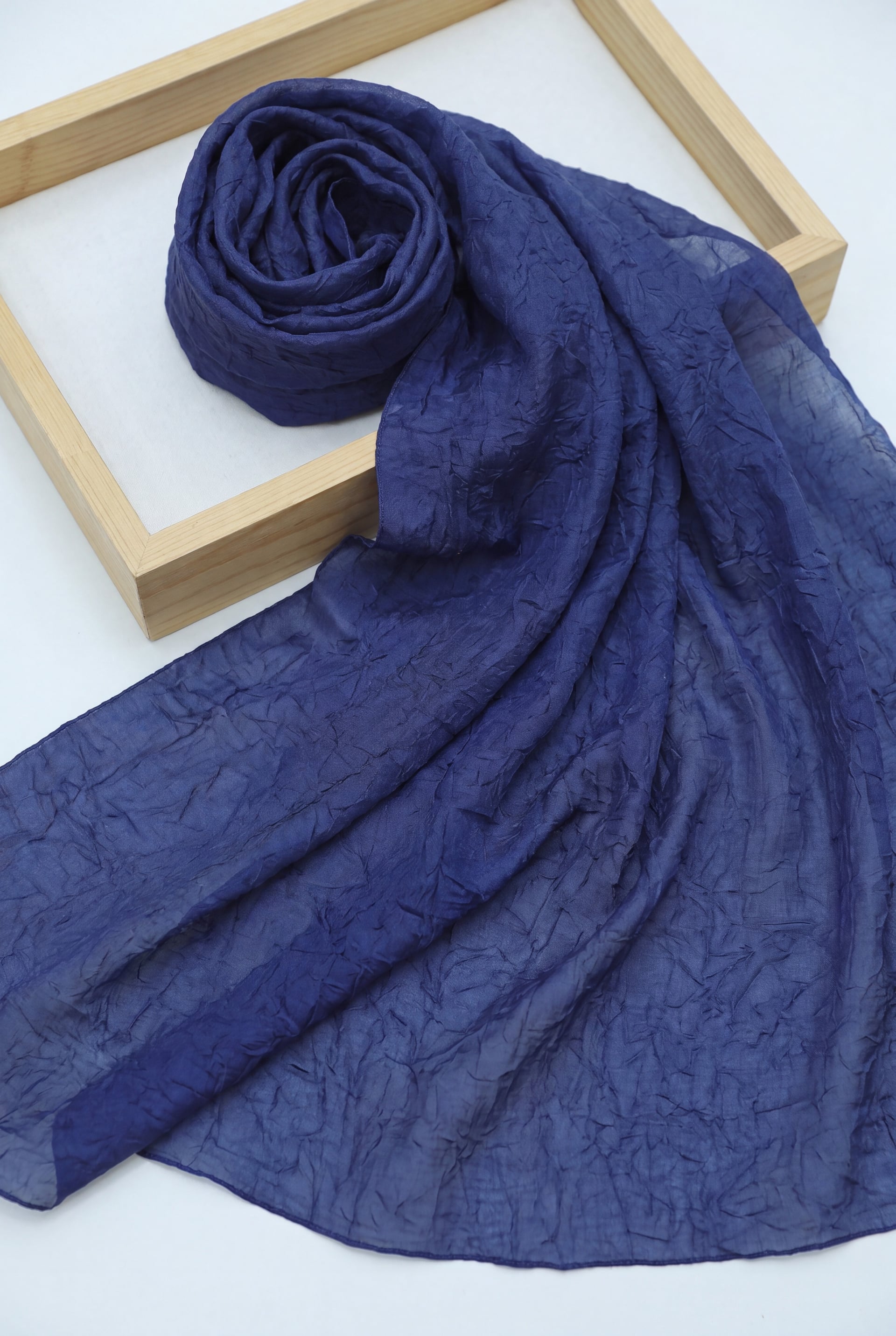 Jacquard Crinkle Crash Scarf - Navy Blue - Podyumplus - by Peralane
